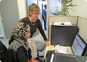 Attendent helps a client use a computer